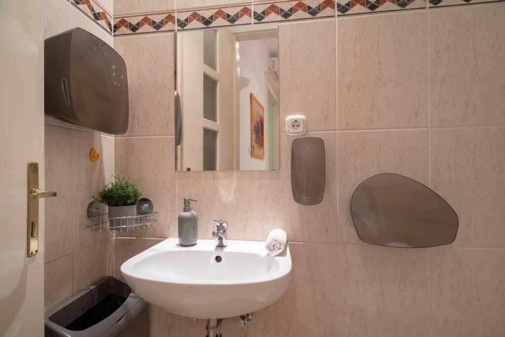 Best Located, 150 M2 5 Bedrooms Apt., 布达佩斯 外观 照片